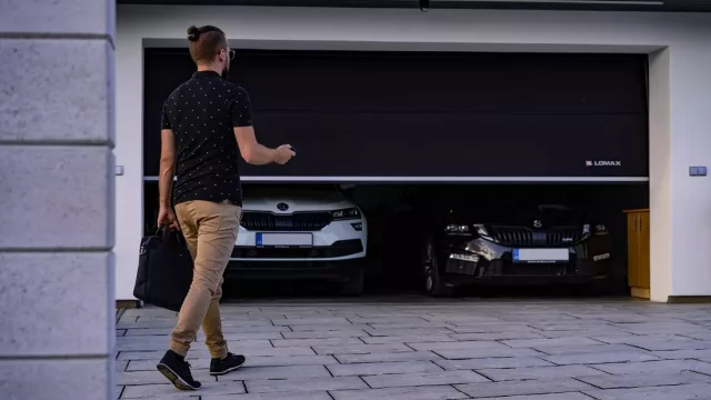 Jakými vraty vjíždět do dvojgaráže? Na výběr máte ze dvou možností