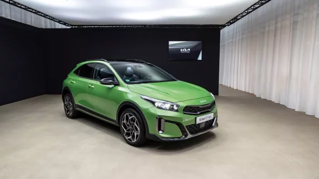 Kia představuje modernizovaný XCeed, cenou se vejde pod půl milionu