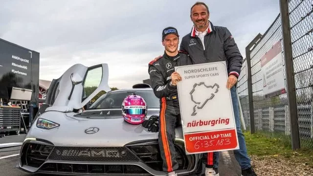 Deset nejrychlejších aut na severní smyčce Nürburgringu. Kdo je králem Zeleného pekla?