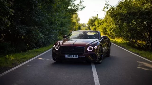 Exkluzivní test Bentley Continental GTC S V8: Z „kopačky“ gentleman