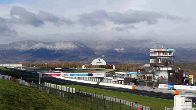 Autodrom v Mostě upravil provozní řád, cílem je maximální omezení hluku