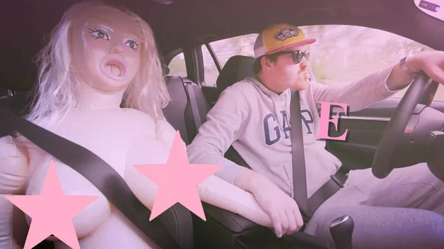 Machrují novináři s drahými auty před ženami? (komentář)