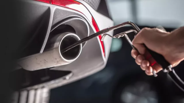 Podvody na STK překračují všechny meze. Policejní kontrolou neprošlo ani jedno auto