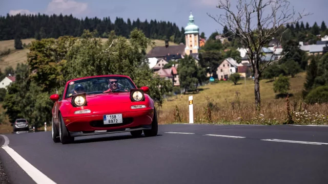 Mazdou MX-5 z roku 1990 na Carlsbad Classic: Objevuji krásu setinové rallye