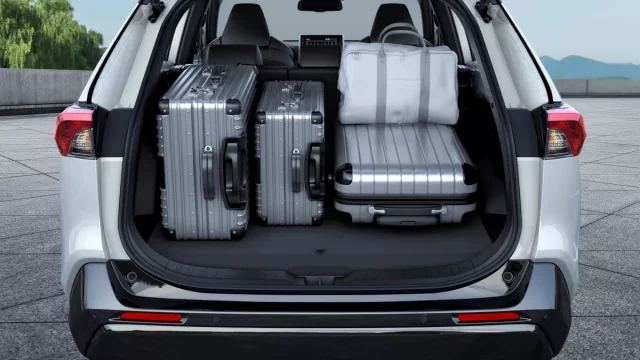 Japonci přiváží do Česka hybridní konkurenci Kodiaqu, auto přitom kompletně okopírovali