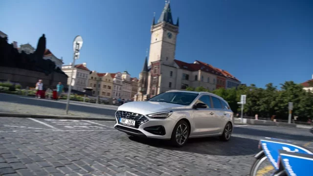 Nejoblíbenější auto českých rodin? Korejský kombík si pořídilo nejvíce soukromých zákazníků