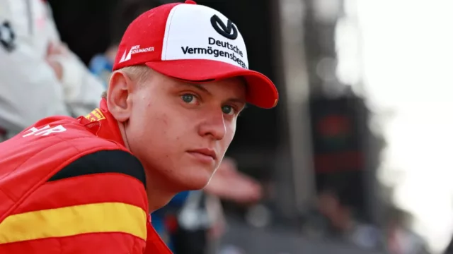 Mick Schumacher otestuje vůz Ferrari F1. Půjde ve stopách otce?