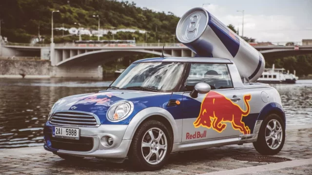 Daně a poplatky za provoz firemního vozidla: Máte vše pod kontrolou?