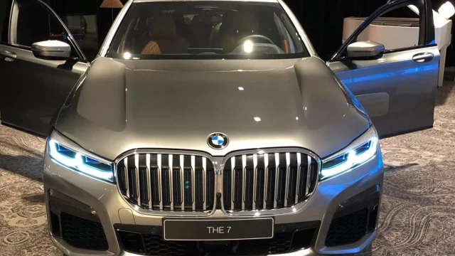 Uniklá fotka odhaluje BMW 7 po faceliftu. Dostane obrovské ledvinky!
