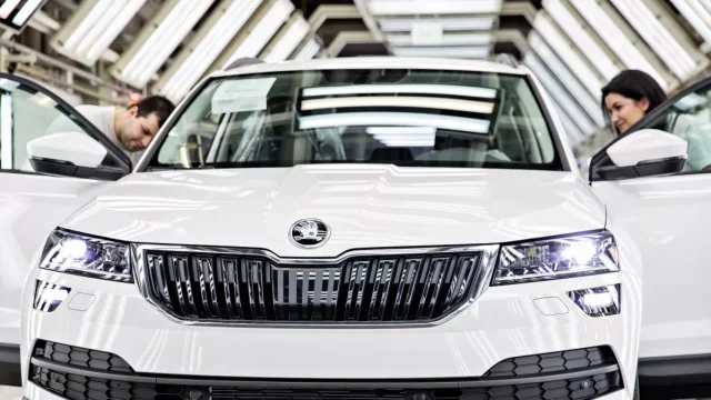 Škoda Auto nabízí prohlídky závodu v Kvasinách. Úplně zdarma!