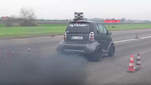 Smart s naftovým motorem 1.9 TDI si troufá na dragstrip
