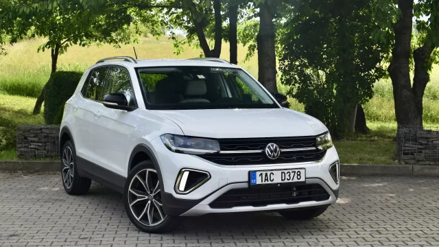 Litrový Volkswagen T-Cross je překvapivě prostorný společník, víc než do města potěšil na delší cestě