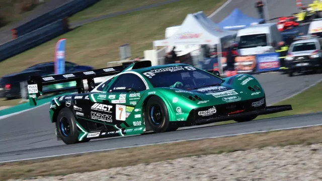 V protisměru a do kopce. Na Masarykově okruhu se letos poprvé rozburácí silné motory