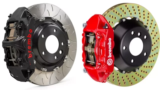 Jsou lepší vrtané, nebo drážkované kotouče? Odpověď je překvapivě jednoduchá a ukrývá se v maličkosti