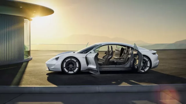 Porsche hlásí velký zájem o elektrický Taycan