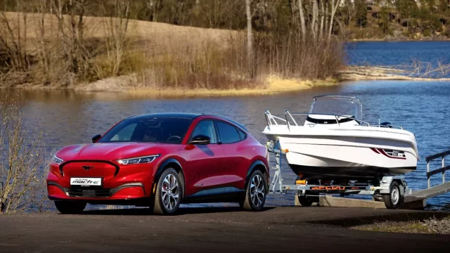 Ford Mustang Mach-E přijíždí s vylepšenými asistenčními systémy a rozšířenou výbavou