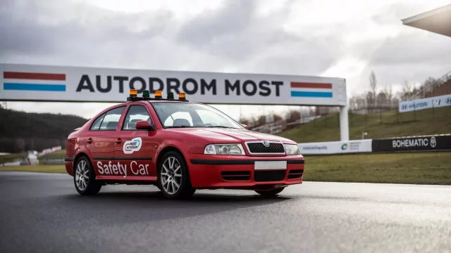 Mostecký safety car Škoda Octavia RS míří do aukce