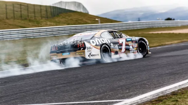 Speciály NASCAR vyrazí do ulic Mostu už zítra! Víme, kde je potkáte
