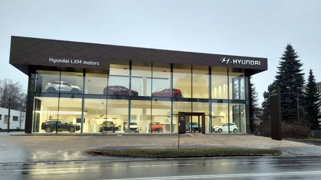 Korejci rozvíjí svou dealerskou síť, otevřeli největší showroom v České republice