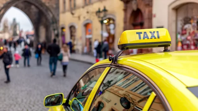 Modernizace taxi zákona přinese přechod tisíců řidičů do legality