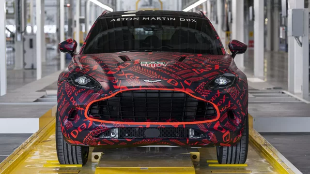 Aston Martin spustil předsériovou výrobu nového SUV DBX