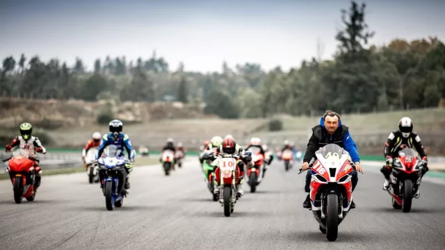 Sedmá zatáčka na Masarykově okruhu nově nese jméno české legendy