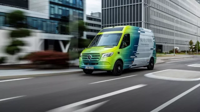 Mercedes-Benz představuje Sustaineer, inovátora v oblasti udržitelné městské mobility