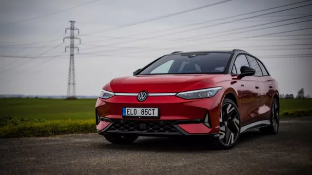 Až tu nebude Passat. Týden jsem jezdil nástupcem, který vám i tričko vysuší