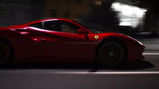 Život se supersportem Ferrari není žádná slast. Jeho provoz majitele stojí statisíce korun ročně