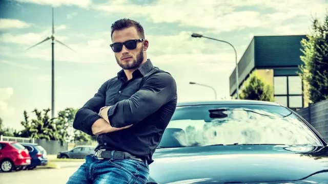 EPojištění naděluje: K povinnému ručení právnické služby a dárek navíc