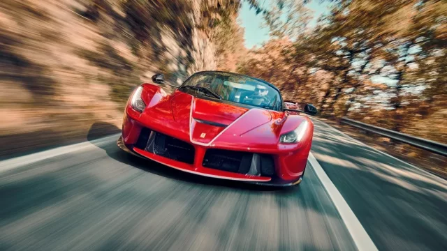 Ferrari LaFerrari Aperta dostává zápřah v alpském průsmyku. Tuhle vzácnou událost musíte vidět!