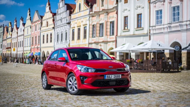 Historickými uličkami Telče za volantem úsporné Kie Rio