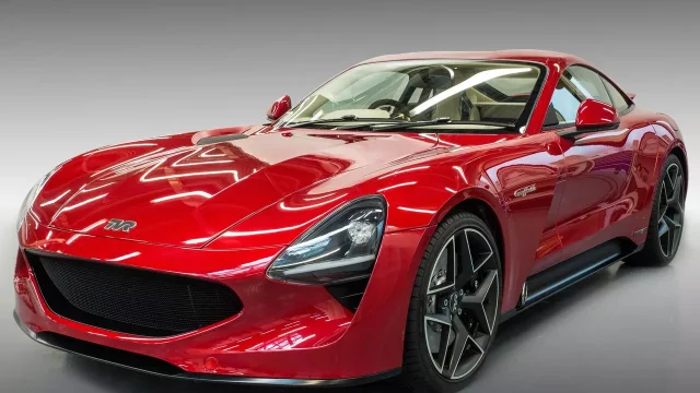 TVR Griffith se představuje při řádění na okruhu