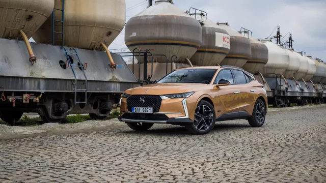 Test DS 4 1.5 BlueHDi 130 pohledem ženy aneb Pozor, jede graciéznost