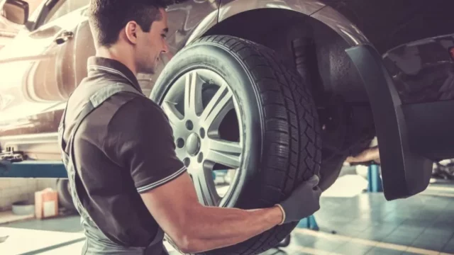 Zimní pneumatiky budou opět povinné. Co všechno musíte vědět?