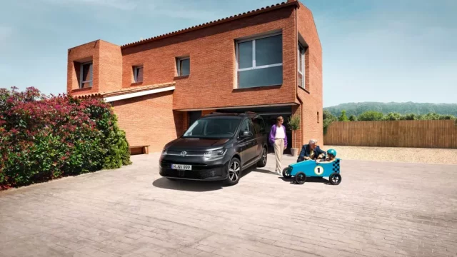 Volkswagen Caddy přijíždí se speciálním paketem Dark Label