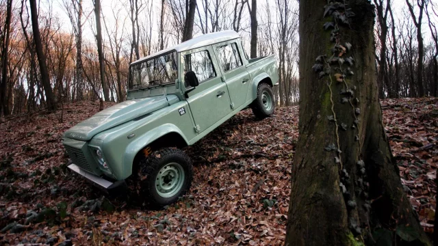 Land Rover Defender stále žije! Pokud nechcete chystanou novinku, Poláci vám vyrobí ten starý