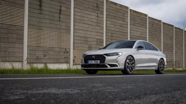 TEST: DS 9 zašlape designem a výkonem hybridní Superb do země, ale provětrá vám peněženku