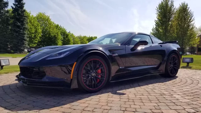 Poslední Corvette C7 se prodala za astronomickou částku. Kupující zaplatil 60 milionů!