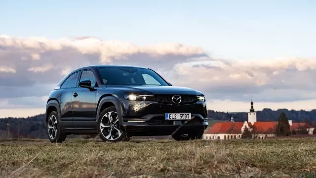 Wankel se vrátil na scénu v kombinaci s Mazdou MX-30 R-EV. Klasický čtyřválec by ale býval mnohem lepší