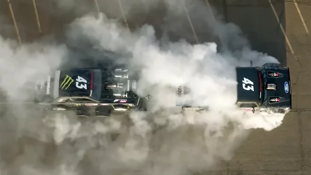 Gymkhana Ten je ve skutečnosti šaráda Kena Blocka na 2x5 dob