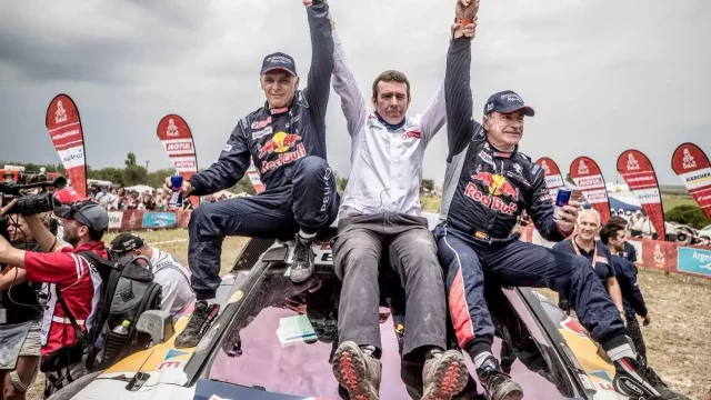 Peugeot 3008DKR Maxi s posádkou Carlos Sainz/Lucas Cruz triumfovali v Rallye Dakar 2018