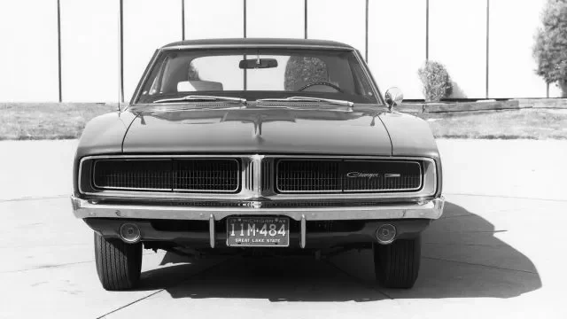 Legendy minulosti: Dodge Charger oslnil vizuálem převrhlé lahve a sedmilitrovým motorem