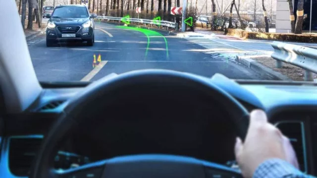 Budoucnost navigací je tu: Hyundai ukazuje holografické zobrazování s rozšířenou realitou