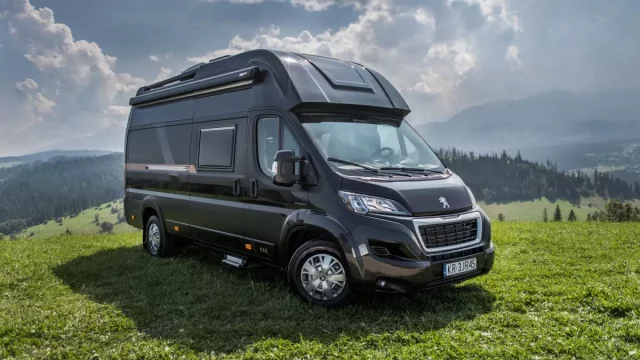 Peugeot přestavěl svoji největší dodávku v luxusní obytňák