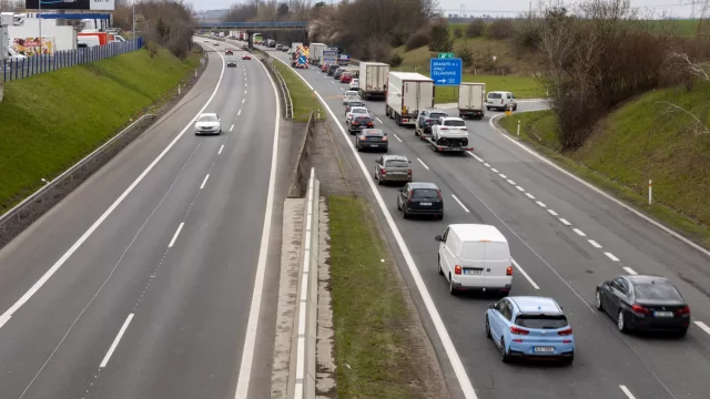 Složitá legislativa i spory s aktivisty. Postavit v Česku dálnici není jen tak a často to trvá několik let