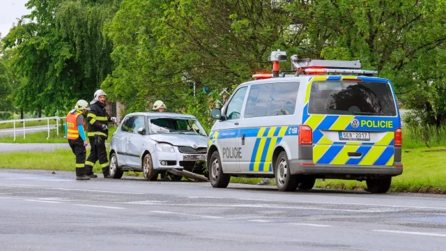 Kdy volat k potížím na silnici policii? Zdaleka nejde jen o výši škody