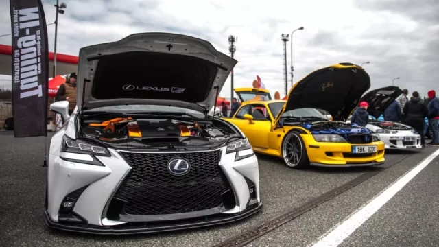 Na Masarykův okruh dorazí sportovci a fanoušci upravených aut