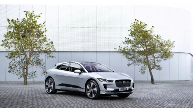 Jaguar I-Pace prošel modernizací. Rychleji se nabíjí a umí přefiltrovat vzduch před jízdou
