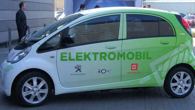 Největší prodejce ojetin zřizuje sekci pro elektromobily a hybridy